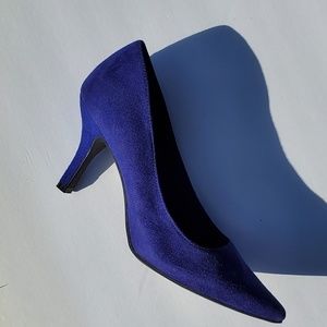 Blue high heel pumps